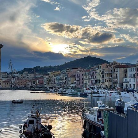 Casa Vacanza A 100 Metri Dal Mare Империа Екстериор снимка