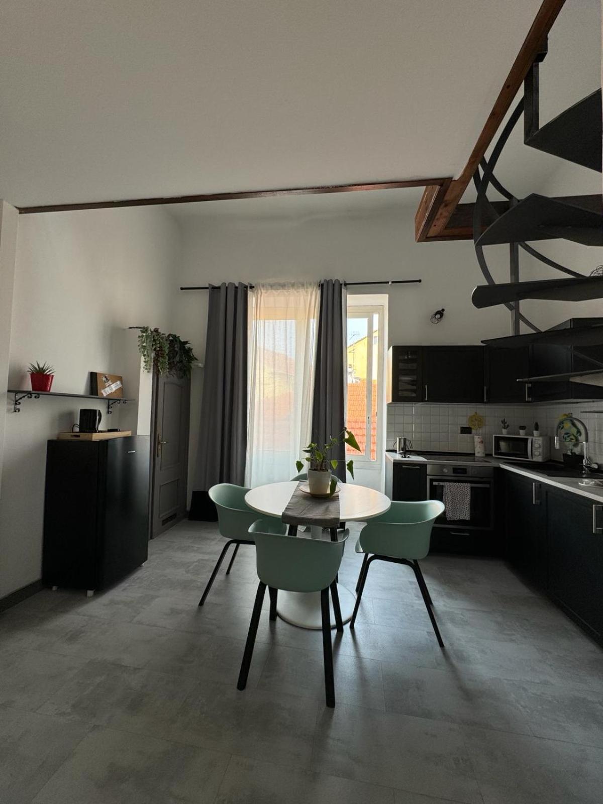 Casa Vacanza A 100 Metri Dal Mare Империа Екстериор снимка